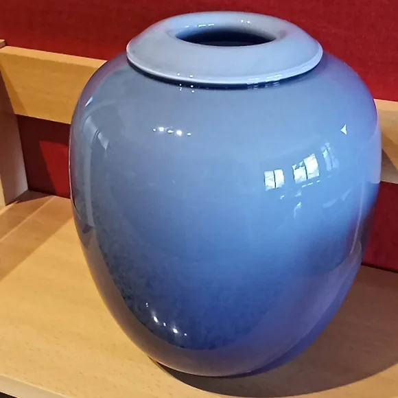 Vintage LARRY LASLO For MIKASA. Ombre Purple Glass Vase. Flawless Condition. - Picture 2 of 15